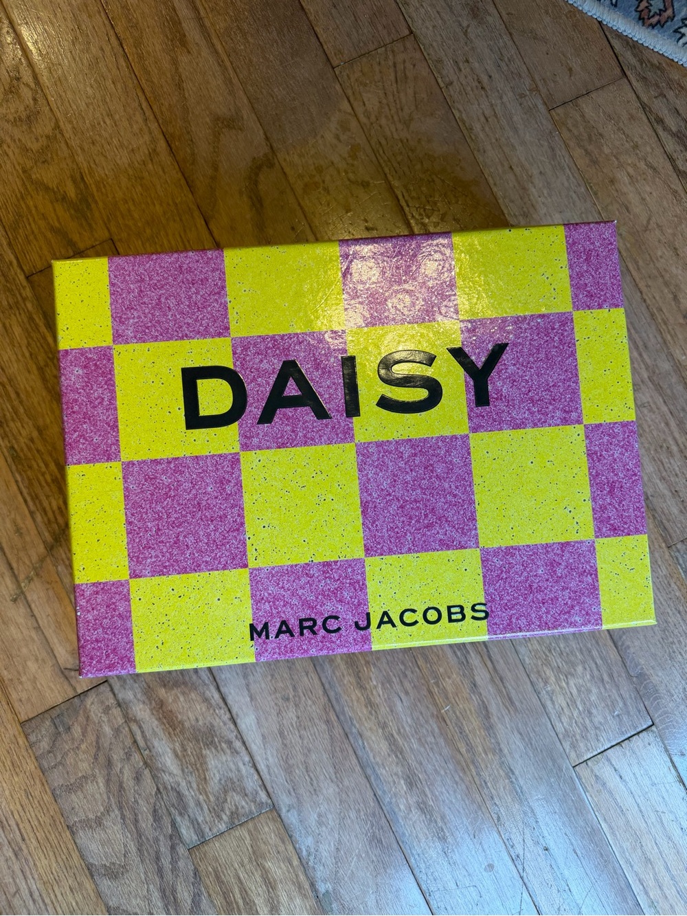 Marc Jacobs DAISY Checkerboard Box in Yellow and Pink